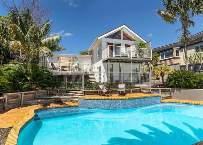 at 5 Beulah Avenue, Rothesay Bay, North Shore City, Auckland
