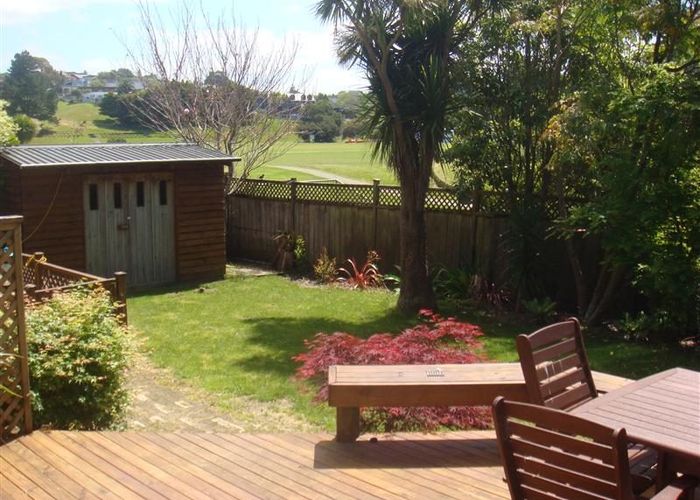  at 2/25 Glencoe Road, Browns Bay, Auckland