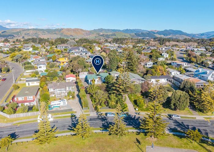  at 38 Queens Road, Waikanae Beach, Kapiti Coast, Wellington
