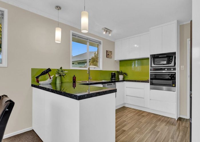  at 2/122 Cavendish Road, Casebrook, Christchurch City, Canterbury