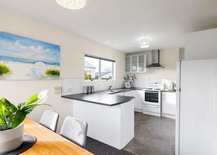  at 12 Beadle Place, St Andrews, Hamilton