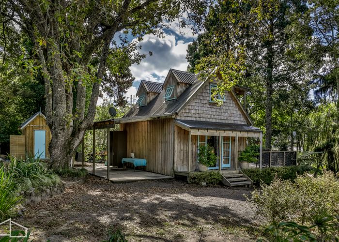  at 19 Landing Road, Titirangi, Auckland