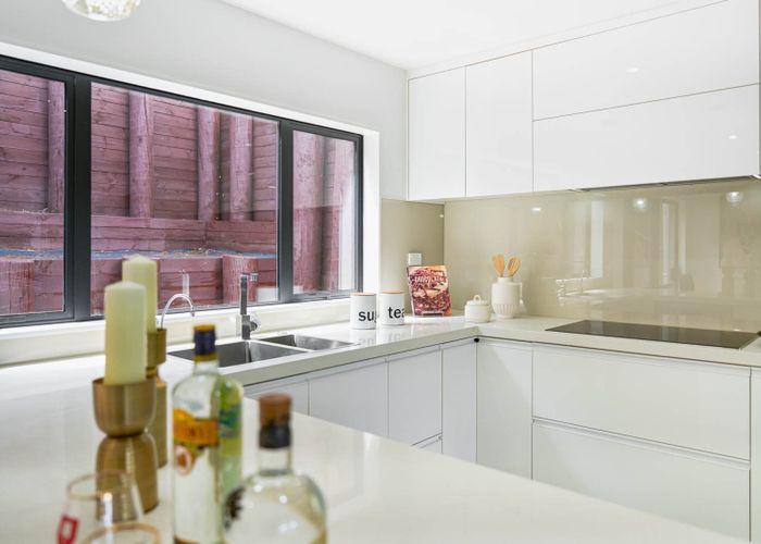  at 83 Lake Road, Northcote, North Shore City, Auckland