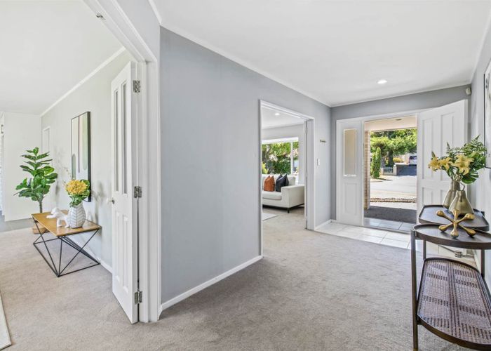  at 7 Bampton Rise, Northpark, Auckland