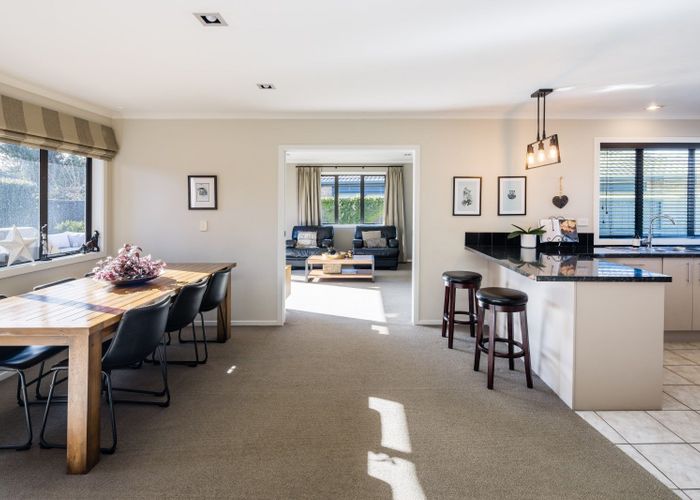  at 5 Ashington Grove, Huntington, Hamilton