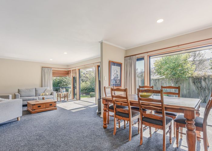  at 32 Rochfort Drive, Richmond