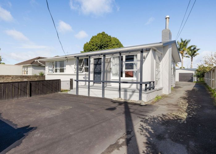  at 19 Dalesford Street, Silverdale, Hamilton
