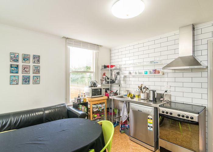  at 136 Glenmore Street, Northland, Wellington