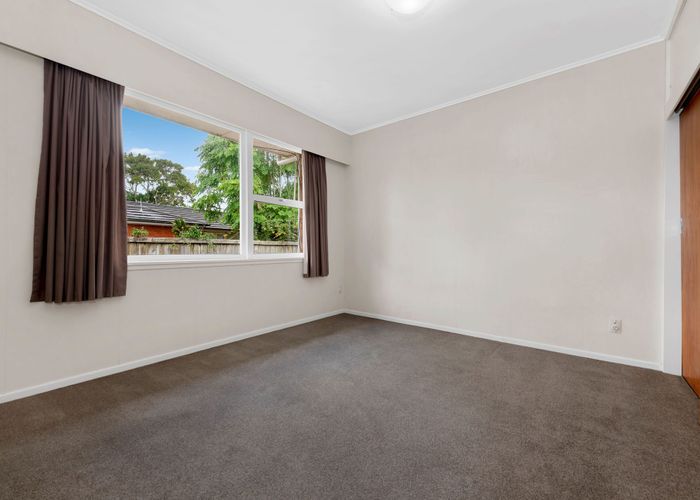  at 1/16 Portadown Avenue, Pakuranga Heights, Auckland