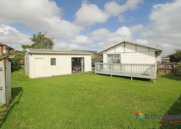  at 22 Greenstone Place, Clover Park, Auckland