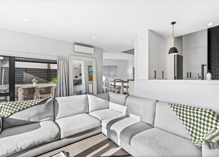  at 11/19 Langana Avenue, Browns Bay, North Shore City, Auckland