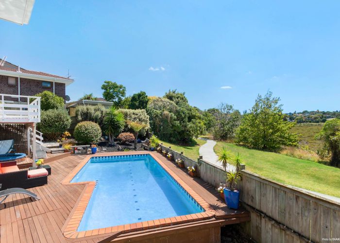  at 2/32 Rapallo Place, Farm Cove, Auckland