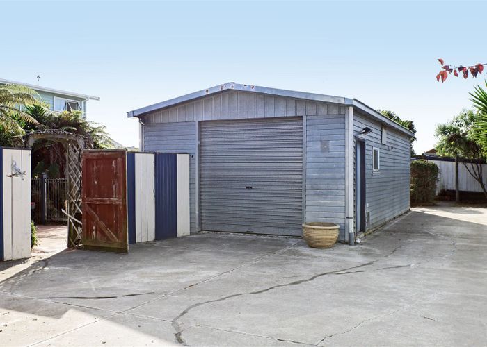  at 1211 Beatty Place, Mayfair, Hastings