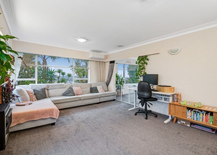 at 1/96 Sunset Road, Unsworth Heights, Auckland