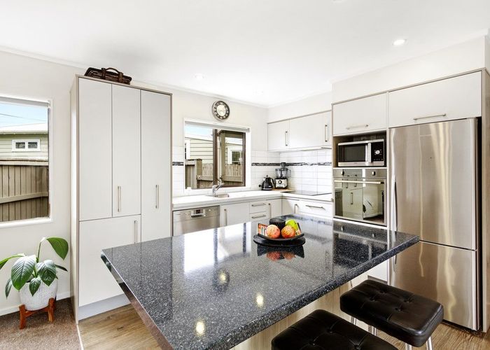  at 2/44 Randwick Cres, Moera, Lower Hutt, Wellington