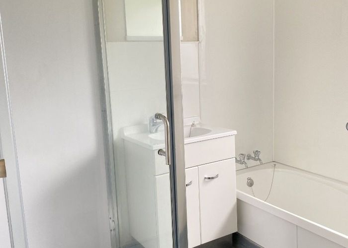  at 38 Silverstone Place, Henderson, Waitakere City, Auckland
