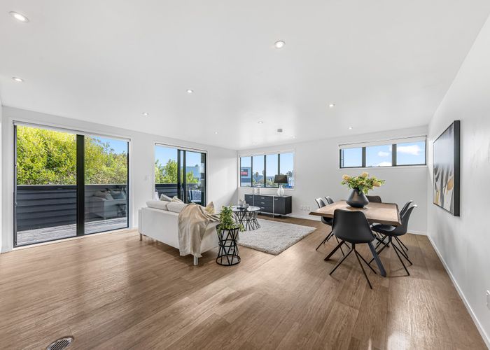  at 4/108-112 Unsworth Drive, Unsworth Heights, North Shore City, Auckland
