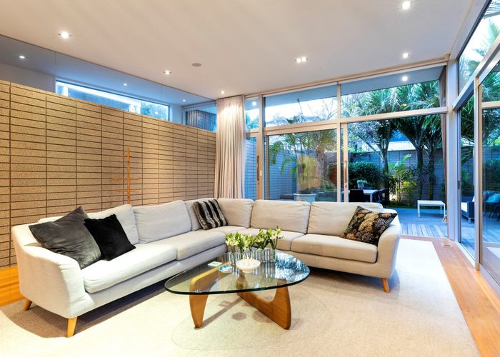  at 32 Larchwood Avenue, Westmere, Auckland