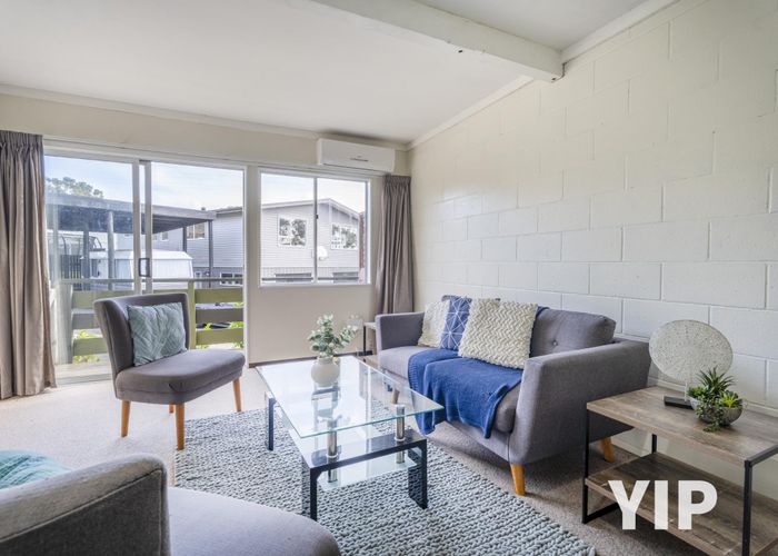  at 2/15 Bloomsbury Grove, Newlands, Wellington