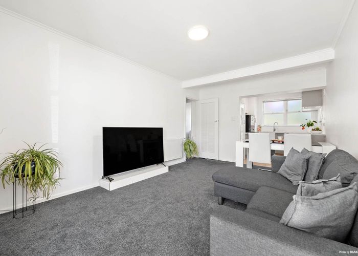  at 22I Aratonga Avenue, Greenlane, Auckland