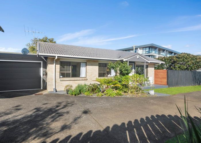  at 1/5 Lake Pupuke Drive, Takapuna, Auckland