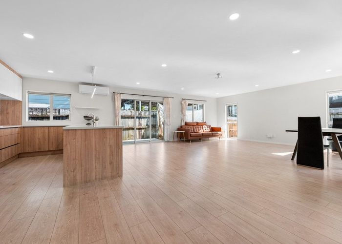  at 25A Larnoch Road, Henderson, Waitakere City, Auckland