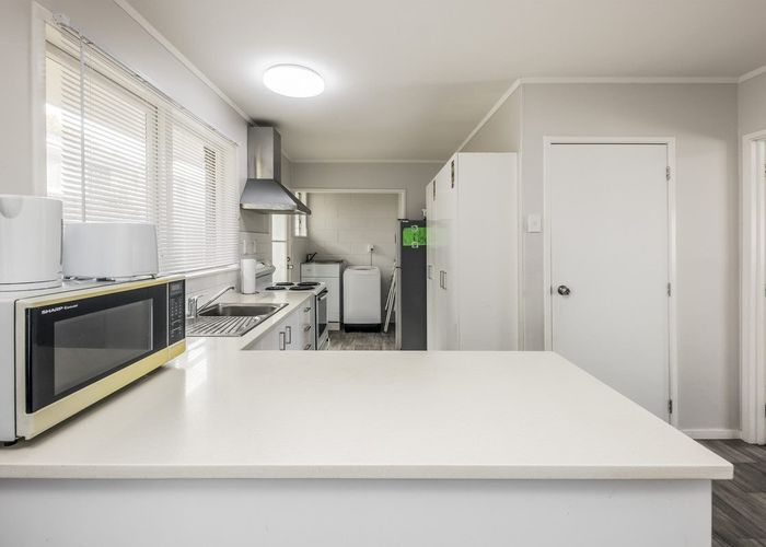  at 2/95 Panama Road, Mount Wellington, Auckland