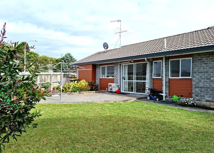  at 14 Lanier Place, Glendene, Waitakere City, Auckland