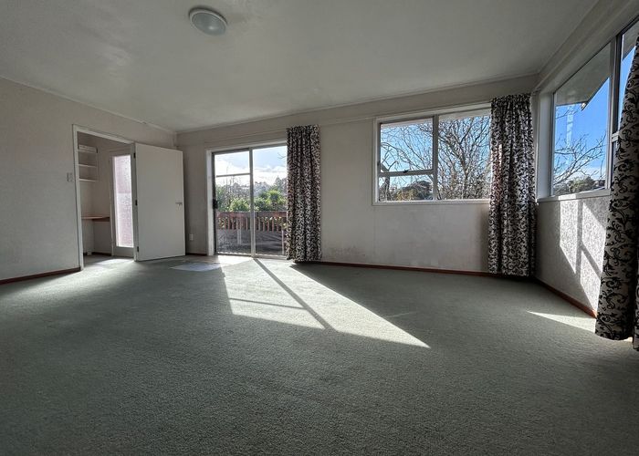  at 3 Tahu Crescent, Sunnynook, North Shore City, Auckland