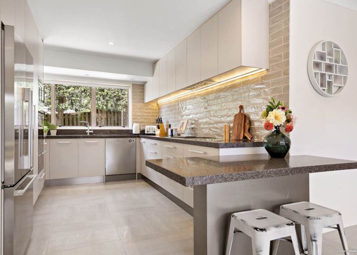  at 2/6 Carriage Close, Northpark, Manukau City, Auckland