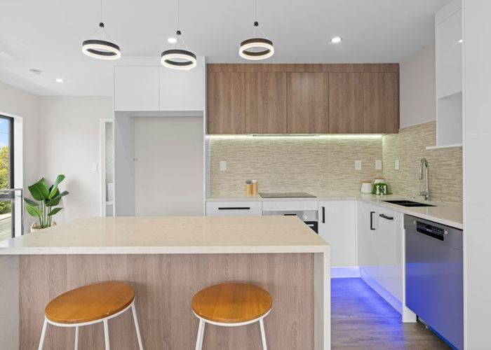  at 8/18 Hutchinsons Road, Bucklands Beach, Auckland