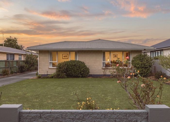 at 6 Laing Crescent, Heathcote Valley, Christchurch