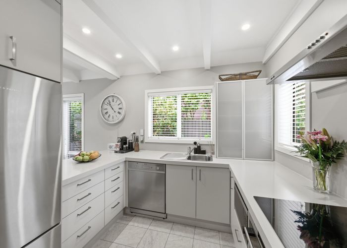  at 6 Dunrobin Place, Avonhead, Christchurch City, Canterbury