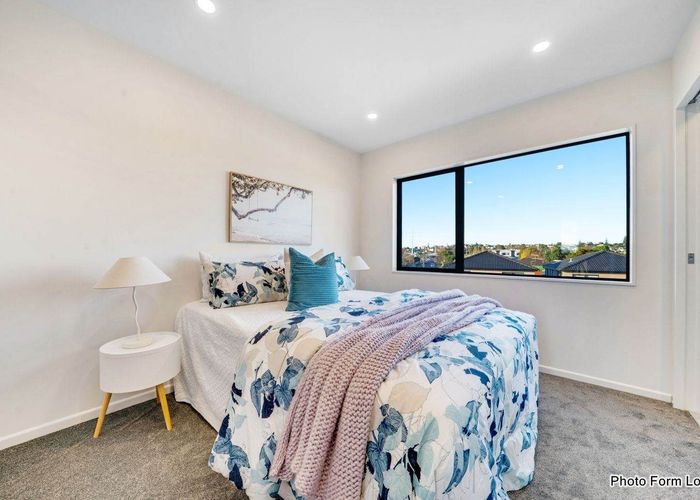  at 1/32 Tiraumea Drive, Pakuranga, Manukau City, Auckland