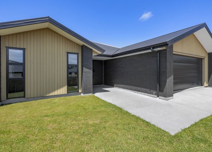  at 10 Kararaina Close, Whalers Gate, New Plymouth