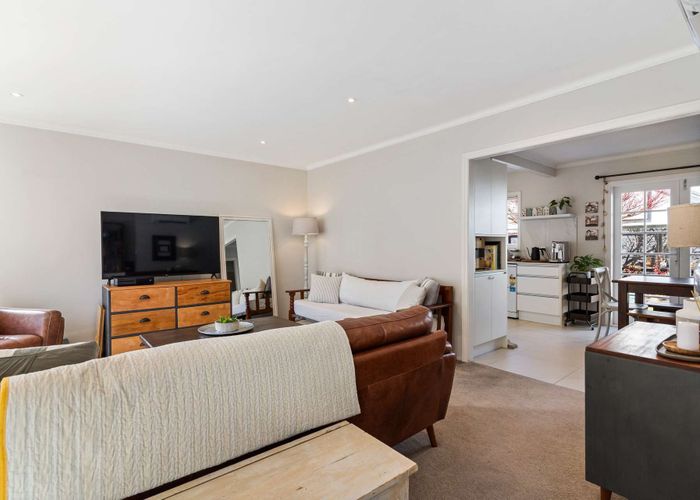  at 2/4 Jern Place, Eastern Beach, Auckland