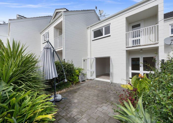  at 11/8 Hamilton Road, Herne Bay, Auckland