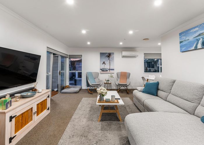  at 2 Katrina Place, Massey, Auckland