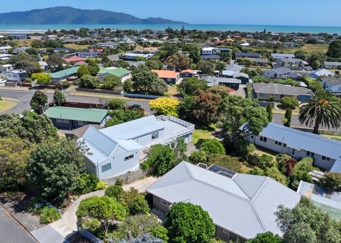  at 5 Sunset Terrace, Waikanae Beach, Waikanae