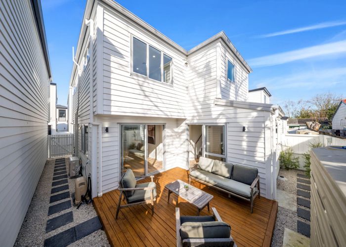  at 9D Glennandrew Drive, Half Moon Bay, Manukau City, Auckland