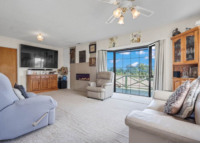  at 4 Elsted Place, Goodwood Heights, Auckland