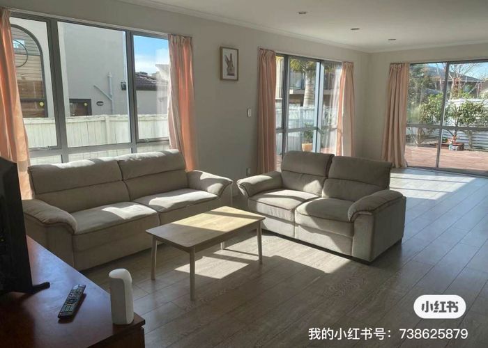  at 35 South Kensington Way, Henderson, Waitakere City, Auckland