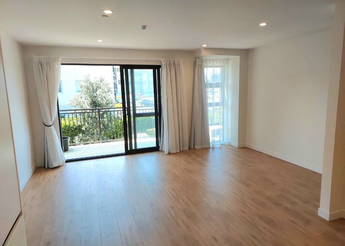  at 7 Lilac Lane, Oteha, Auckland