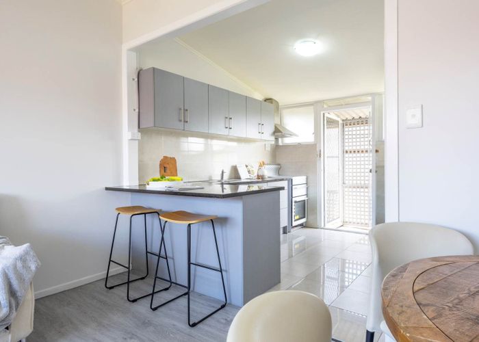  at 2/5 Aranui Road, Mount Wellington, Auckland City, Auckland