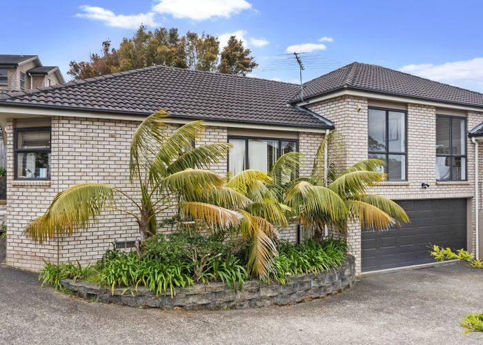  at 9 Travis View Drive, Fairview Heights, Auckland