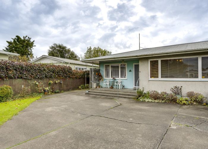  at 2/108 Charlotte Crescent, Mayfair, Hastings