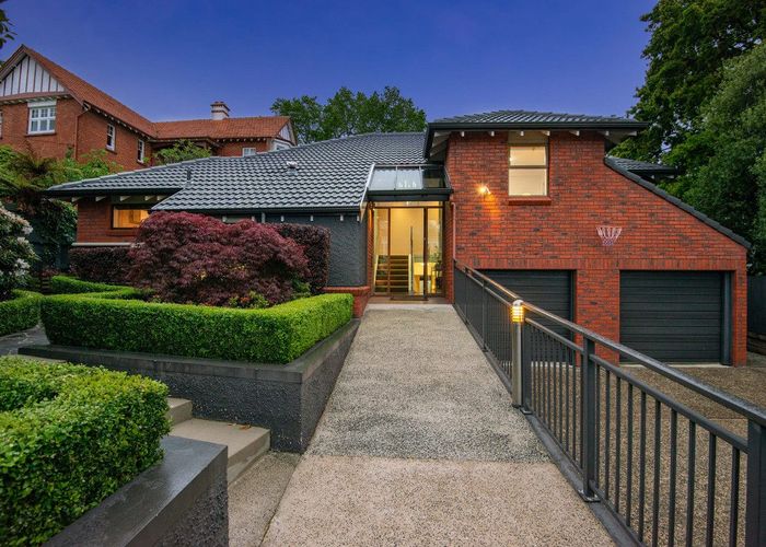  at 10 Fifield Street, Roslyn, Dunedin