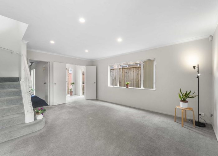  at 42 Lilybank Crescent, Dannemora, Manukau City, Auckland