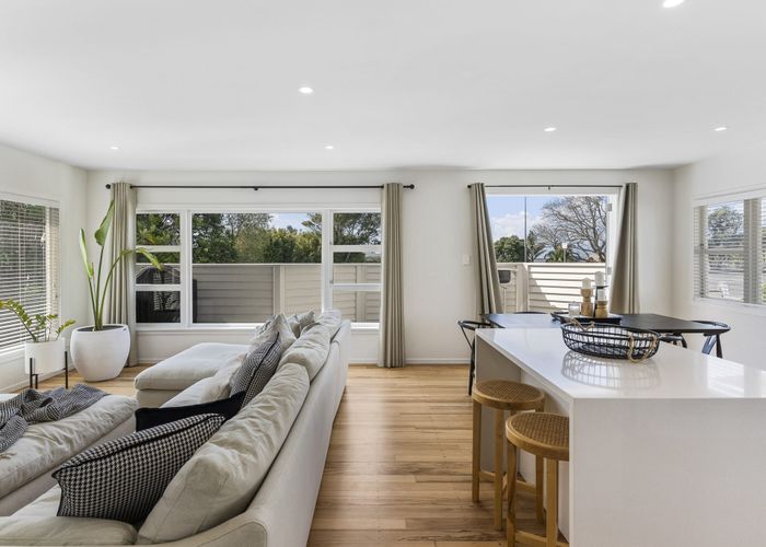  at 1/556 East Coast Road, Mairangi Bay, North Shore City, Auckland