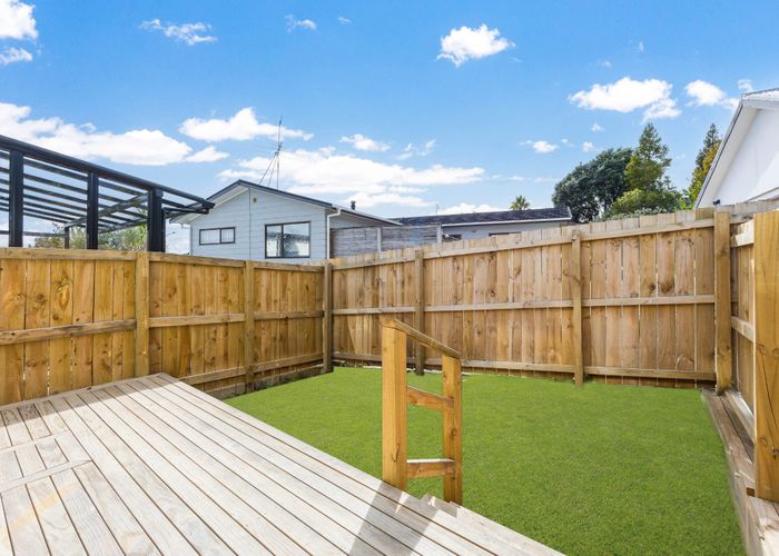  at 49D Oaktree Avenue, Browns Bay, North Shore City, Auckland